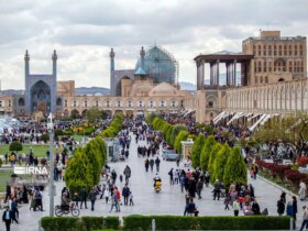 برای دیدن میدان اصفهان جهان جهان در منطقه تاریخی آتش درخت