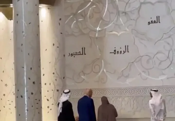 برای دیدن ترامپ در فرش ایرانی مسجد شیخ زاید راهپیمایی کرد