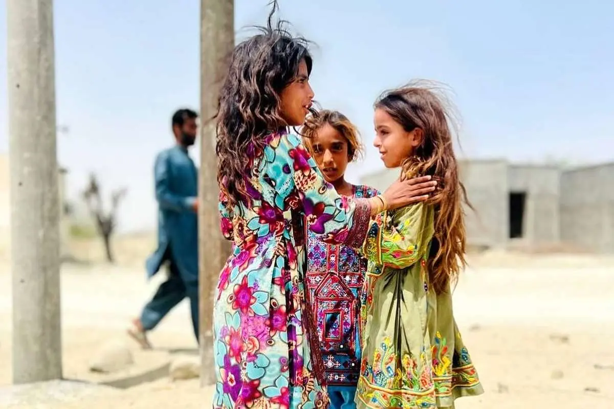 برای دیدن "چی خوردی؟" پاسخ دانش آموزان مدرسه در دو طرف زالدان 4 برای دیدن