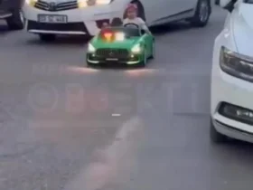 برای دیدن یک تصادف رانندگی با یک ماشین برقی با ماشین برقی