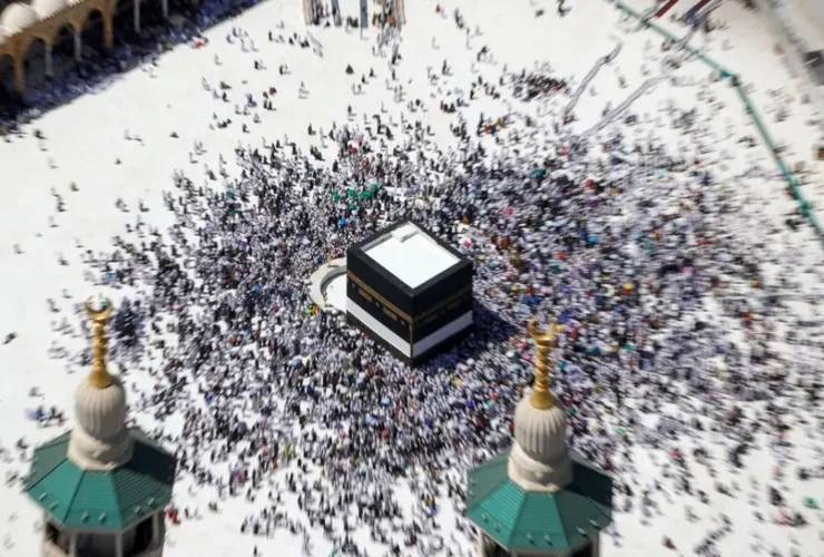 برج ساعت 2 متری Kaaba در تصاویر باشکوه
