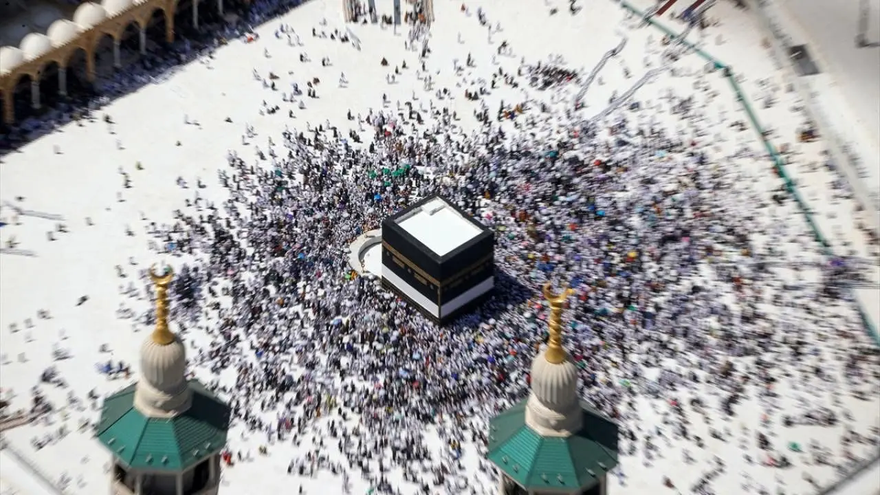 برج ساعت 2 متری Kaaba در تصاویر باشکوه