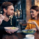 ترفند رابطه ؛ طلا 2 ثانیه: با این قانون ساده ، در هر مکالمه موفق باشید