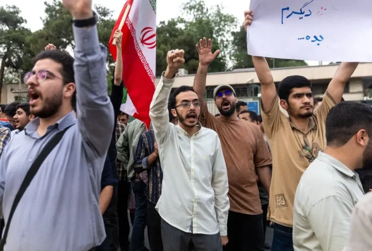 تصاویر تجمع در مقابل سازمان انرژی اتمی
