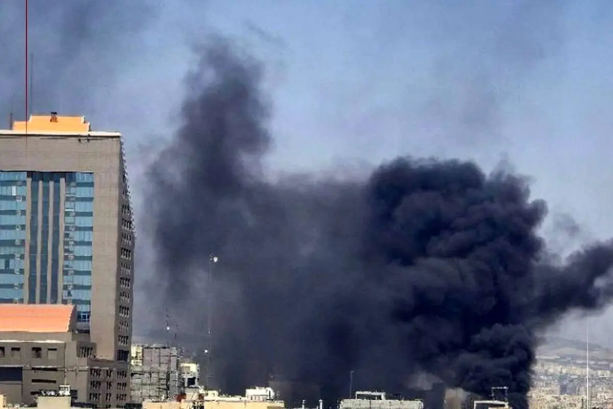 جزئیات یک ساختمان متروکه در خیابان مفتی در تهران 4 جزئیات یک ساختمان متروکه در خیابان مفتی در تهران