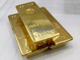 جهان با تقویت دلار در حال سقوط است