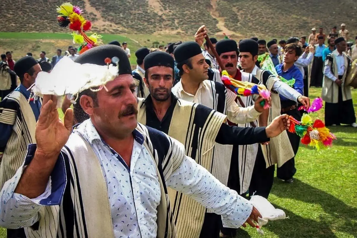 در جشن عروسی باختیاری آهنگ "Trump Comp sordu" را متوجه نشوید 4 در جشن عروسی باختیاری