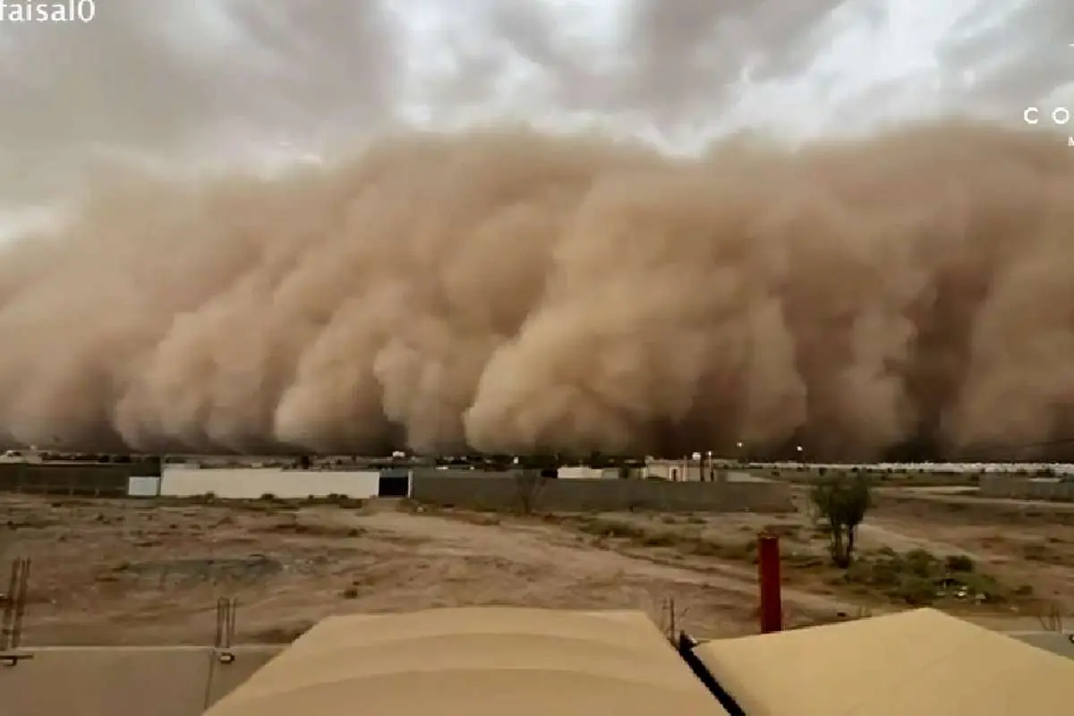 زمان ترسناک طوفان بزرگ گرد و غبار در عربستان سعودی 4 زمان ترسناک طوفان بزرگ گرد و غبار در عربستان سعودی