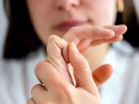 شکستن کولیک ؛ آیا این یک عادت بی ضرر است یا یک خطر مخفی؟
