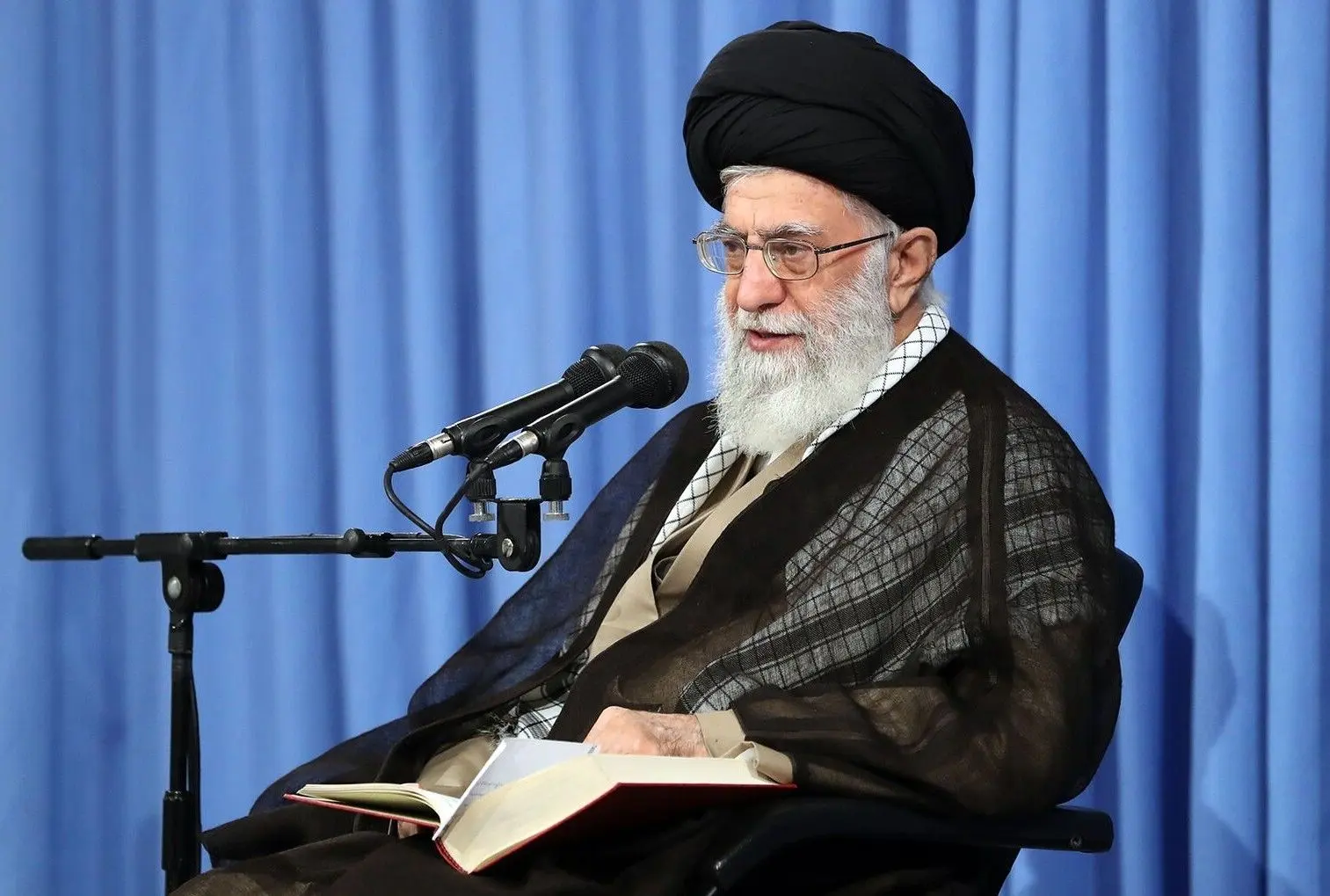 پیشنهادات رهبر انقلابی به حوزه علمیه QOM