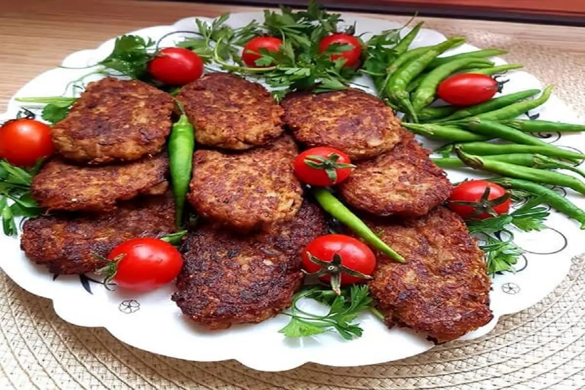 چگونه بادمجان را با سیب زمینی درست کنیم