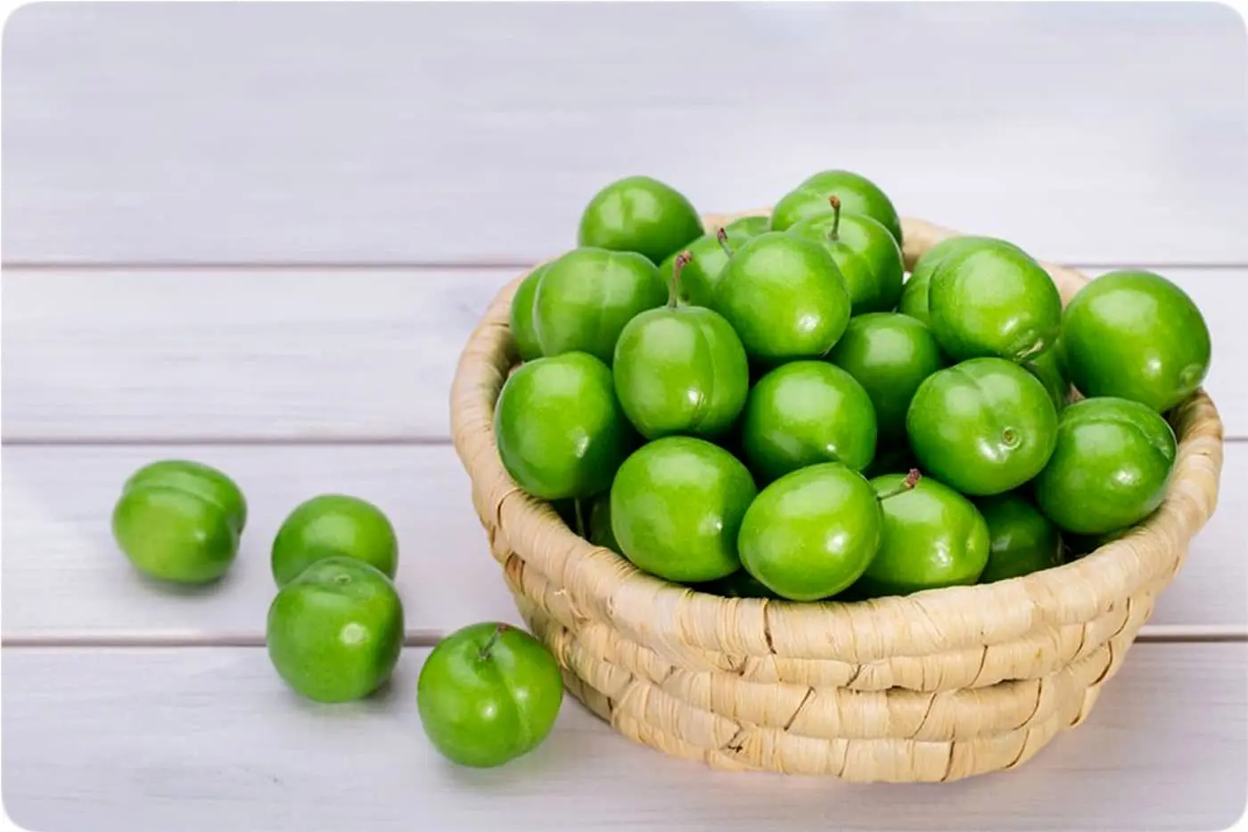گوجه فرنگی سبز را در معده فاجعه بخورید