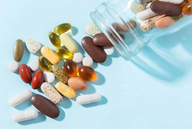 از مصرف داروهای گیاهی بدون مجوز خودداری کنید