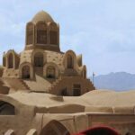 یک عکس باشکوه از شیشه جلو اتومبیل Boroujerdi در کاشان