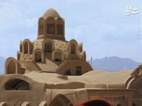 یک عکس باشکوه از شیشه جلو اتومبیل Boroujerdi در کاشان