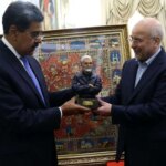 برای دیدن غالیباف مجسمه سردار سلیمانی را به مادورو داد