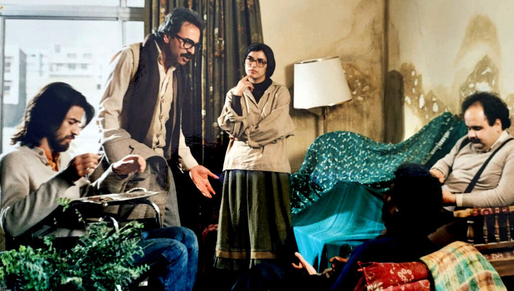 سرمایه داری سینمای ایران ، سانسور و فروپاشی فرهنگی / منتقد منتقد هشدار: فرهنگ عمومی به سمت پایین سقوط کرد