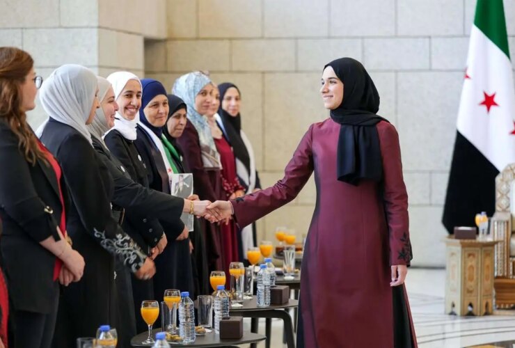تصاویر رئیس جمهور و بانوی اول سوریه میزبان گروهی از زنان و دانشجویان هستند