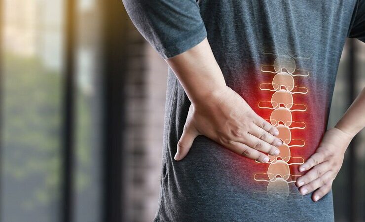 علت درد ستون فقرات چیست؟ + راه حل های درمانی