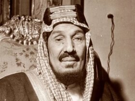 "اولین پادشاه عربستان سعودی و دو مهمان کامل شتر" ؛ 1326