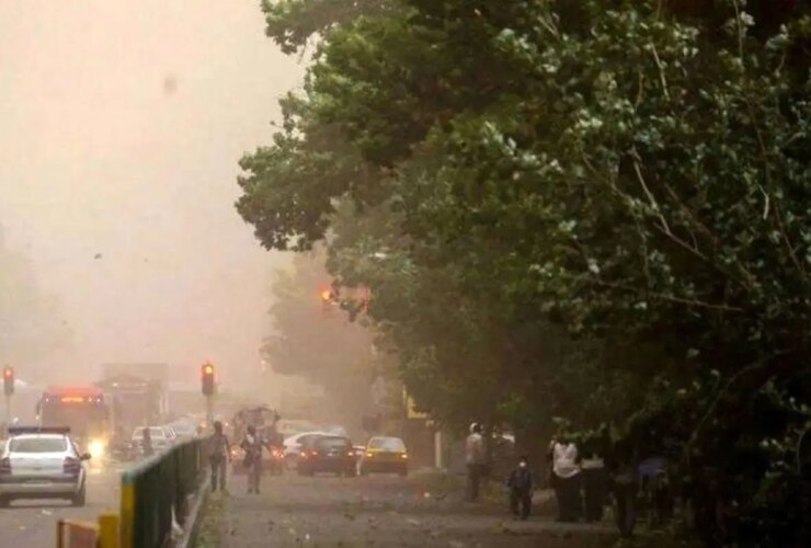 طوفان در تهران ؛ سرعت باد به 2 کیلومتر در ساعت می رسد