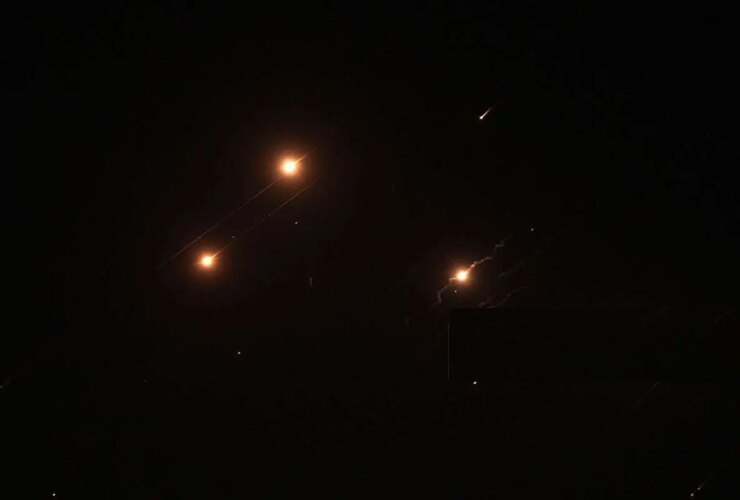 تصاویر موشک های ایرانی سرزمین های اشغالی را روشن می کنند