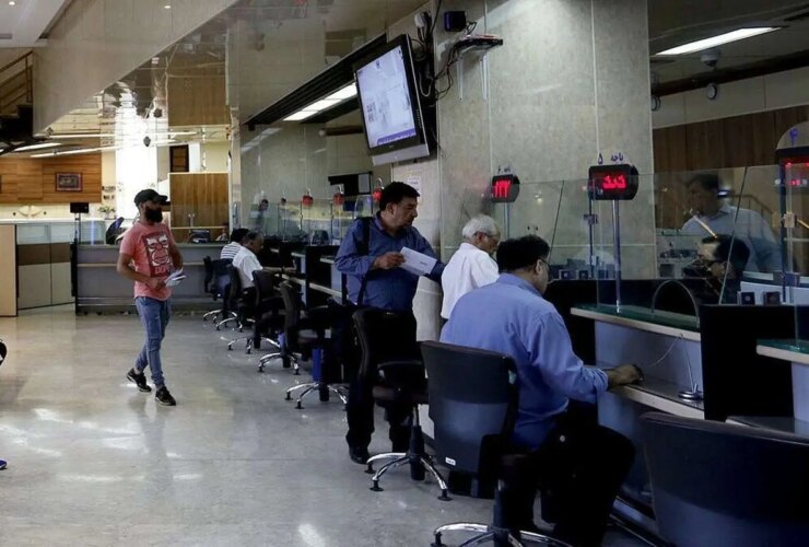 کسر خدمات بانکی رئیس ارشد عمومی است