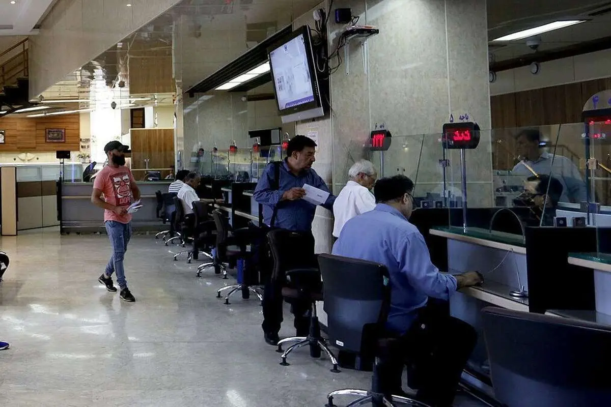 کسر خدمات بانکی رئیس ارشد عمومی است