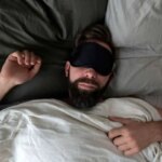 شما با یک تکنیک خواب نظامی 5 دقیقه ای به رختخواب می روید