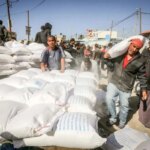 بین نوار غزه توسط برنامه جهانی غذا توزیع آرد