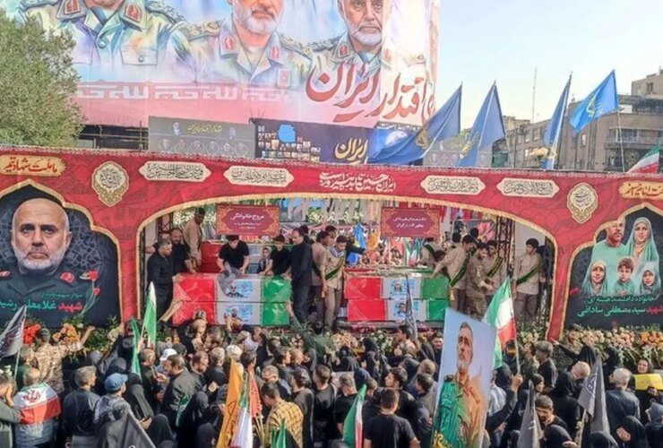 تصویری جالب از عراقی در مراسم تشییع جنازه امروز