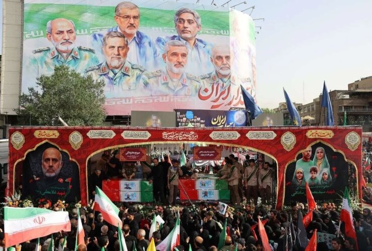 گروهی از فعالان سیاسی اصلاح طلب در مراسم تشییع جنازه شهدا
