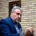 Falahatpisheh: با وجود کمبود پول ، وقت آن است که امروز از ایران دفاع کنیم