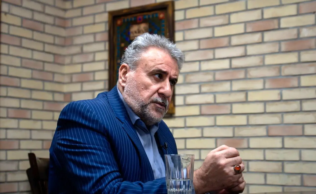 Falahatpisheh: با وجود کمبود پول ، وقت آن است که امروز از ایران دفاع کنیم