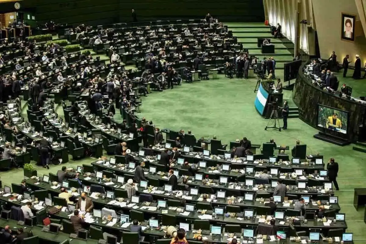 ارسال پیام کوتاه به نمایندگان ؛ این بار علیه وزیر اقتصاد پیشنهادی 4 ارسال پیام کوتاه به نمایندگان ؛ این بار علیه وزیر اقتصاد پیشنهادی