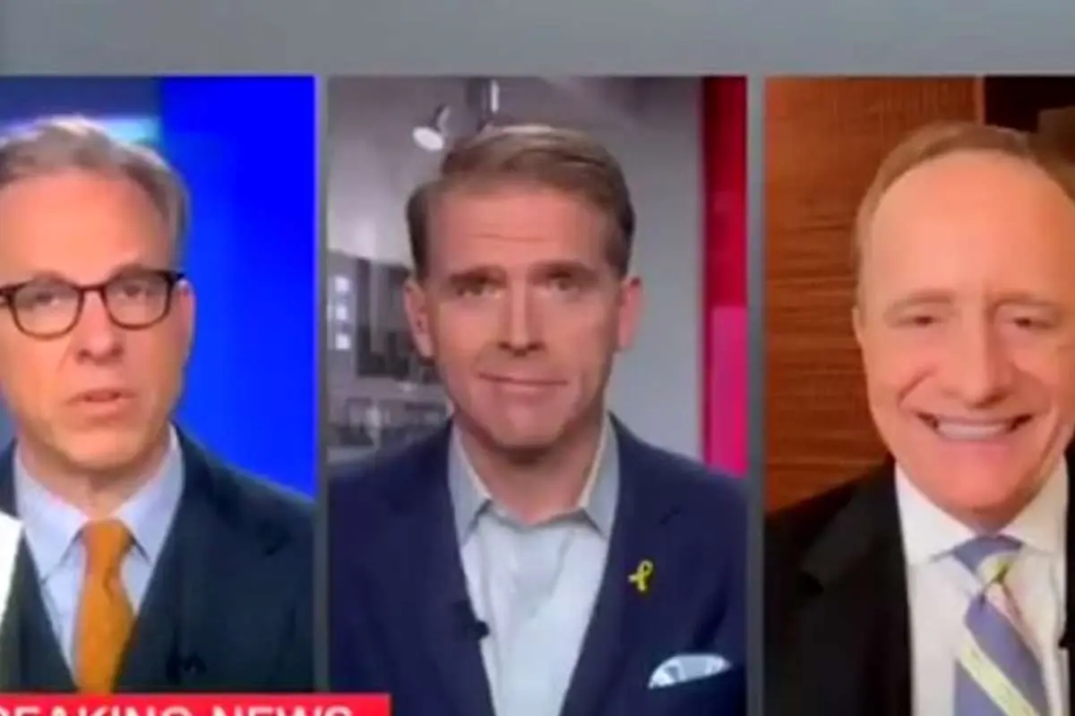 برای دیدن خبرنگار CNN سر خود را در سطل زباله غرق می کند! 4 برای دیدن خبرنگار CNN سر خود را در سطل زباله غرق می کند!