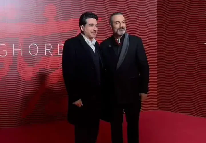 برای دیدن شوخی Alireza Ghorbani با Homayoun Shajarani