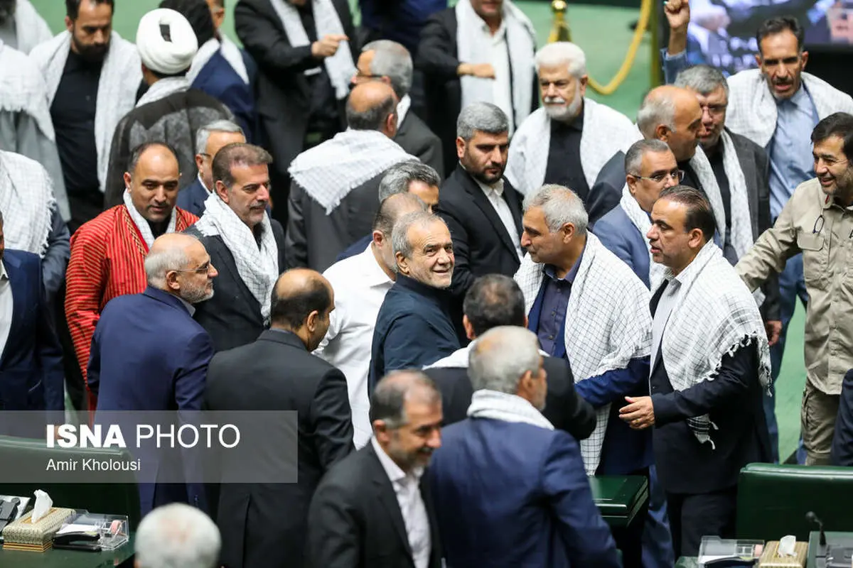 تصاویر اعتماد مجلس به وزیر اقتصاد پیشنهادی 4 تصاویر اعتماد مجلس به وزیر اقتصاد پیشنهادی