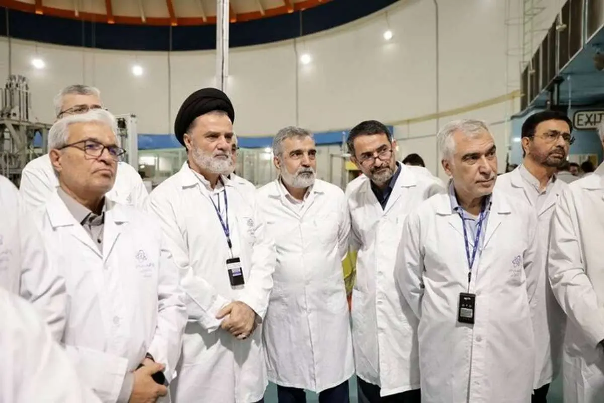 تصاویر اعضای کمیسیون امنیت ملی Majlis از راکتور تحقیقات تهران بازدید می کنند 4 تصاویر اعضای کمیسیون امنیت ملی Majlis از راکتور تحقیقات تهران بازدید می کنند