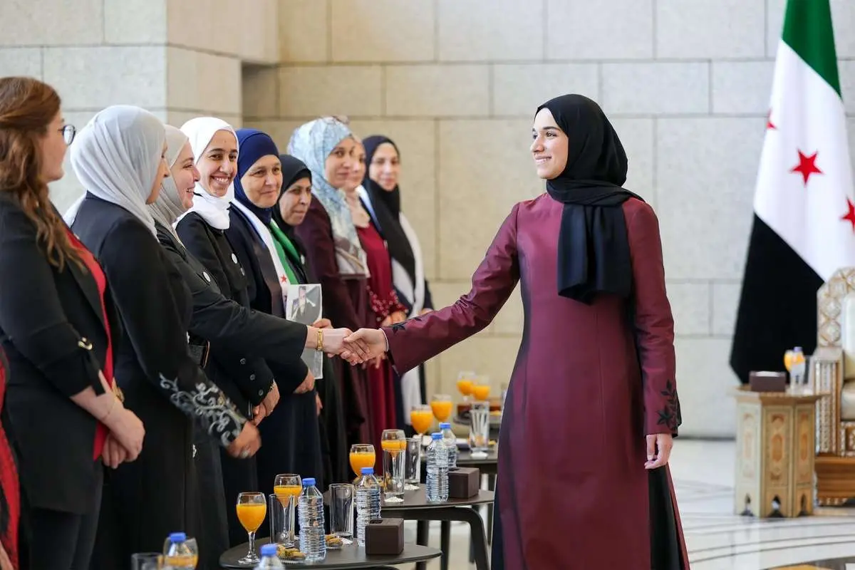 تصاویر رئیس جمهور و بانوی اول سوریه میزبان گروهی از زنان و دانشجویان هستند 4 تصاویر رئیس جمهور و بانوی اول سوریه میزبان گروهی از زنان و دانشجویان هستند