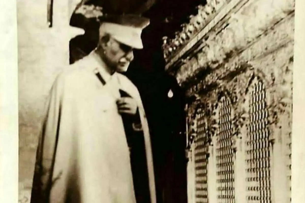 تصویر ؛ "دوستان در مقبره رضاخان و امام رضا" ، 1314 4 تصویر ؛