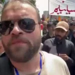 خبرنگار فرارو در مراسم تشییع جنازه شهدای جنگ