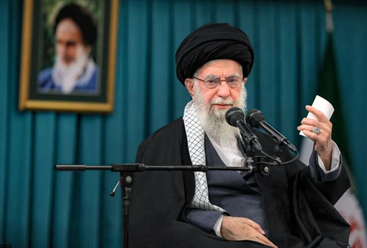 رهبر انقلابی: سیستم سیاسی ما از یک انقلاب بزرگ ناشی می شود