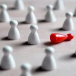 مأموریت تاریخی ما در دنیای تبعیض آمیز ؛ از انفعال