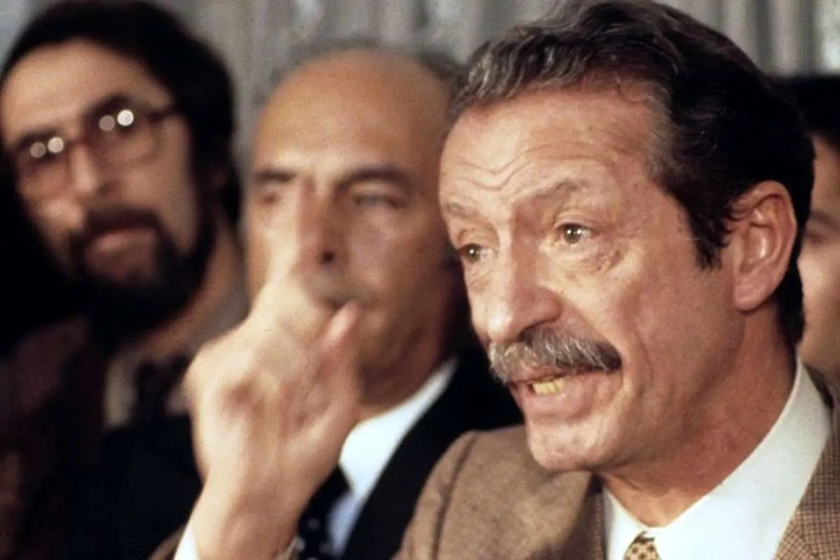 "محمد رضا پهلوی و شاپور بختیار" ؛ 1977 4 محمد رضا پهلوی و شاپور بختیار ؛ 1977