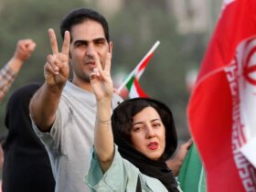 "ملت ایران" چه کاری انجام داد؟