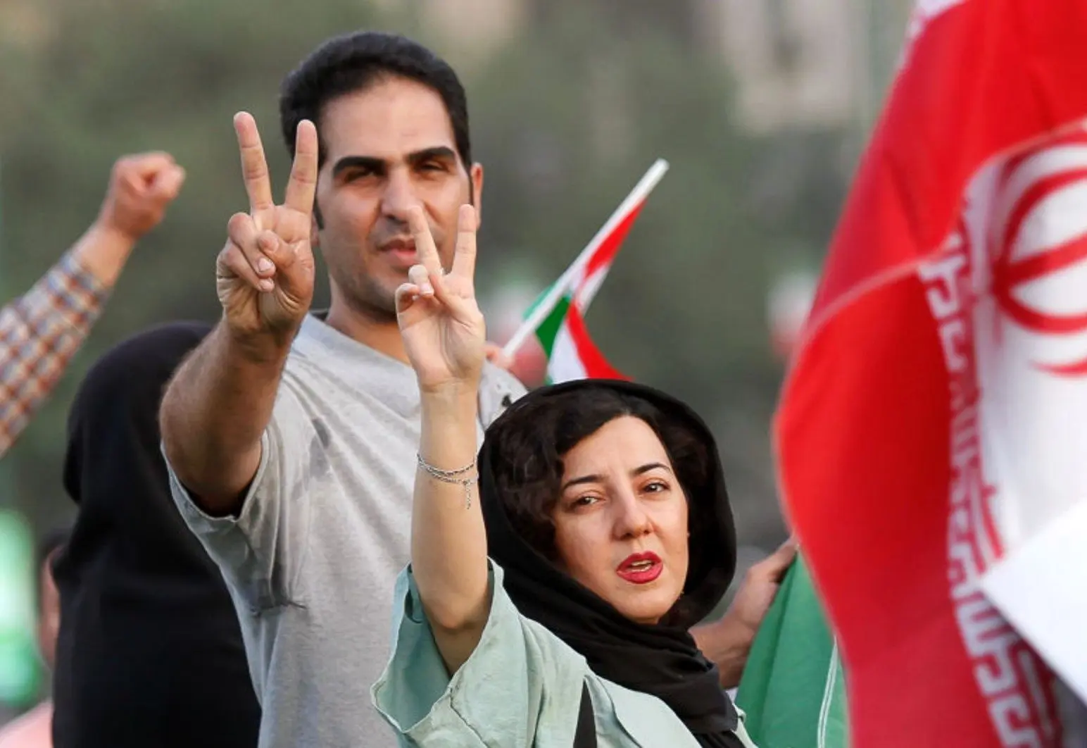"ملت ایران" چه کاری انجام داد؟