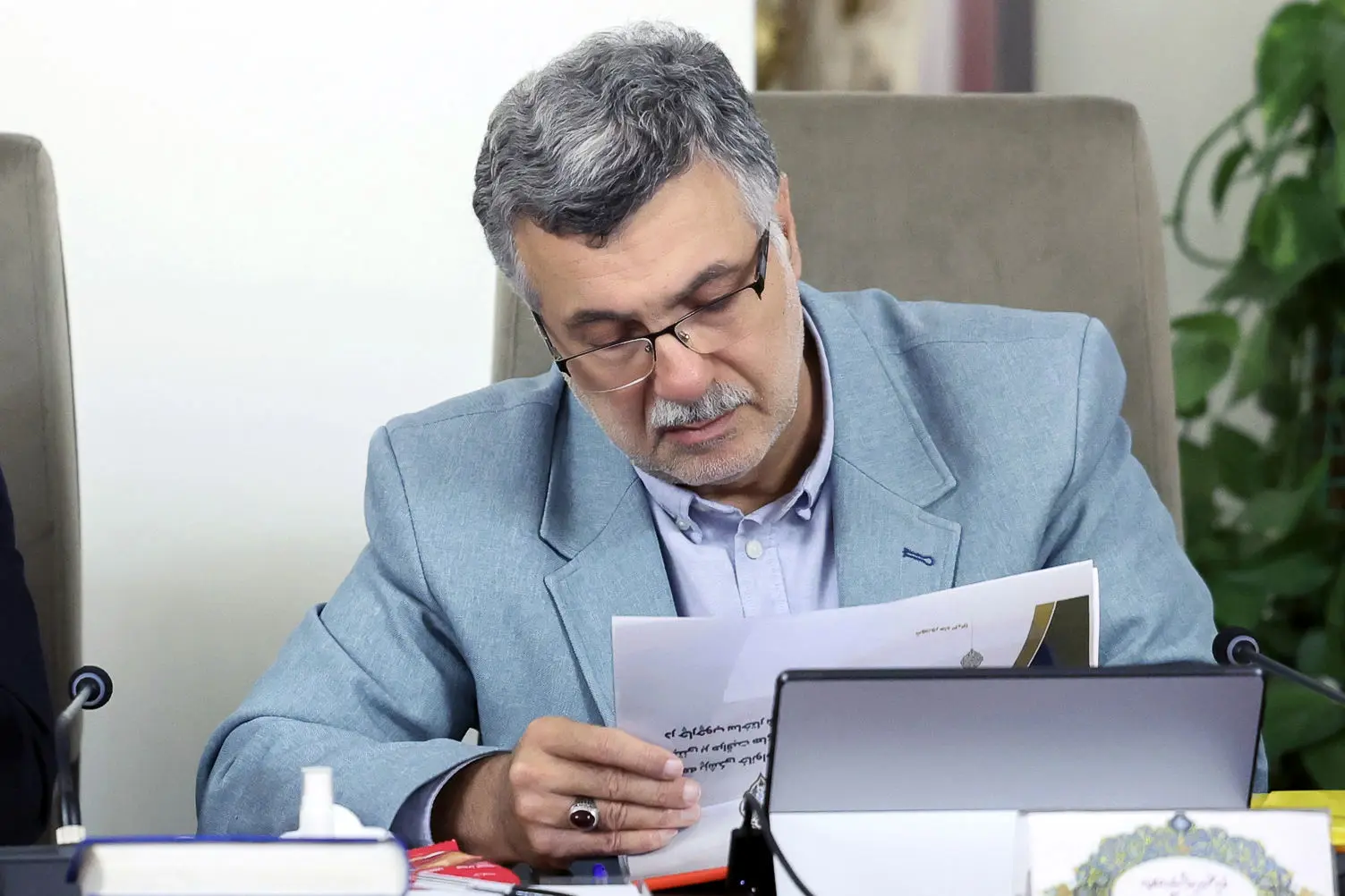 وزیر بهداشت: ما وارد سوراخ جمعیت شدیم