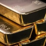 وی پس از حمله به ایران ، در سراسر جهان به بازار عرضه می کند. پرش نفتی و طلایی
