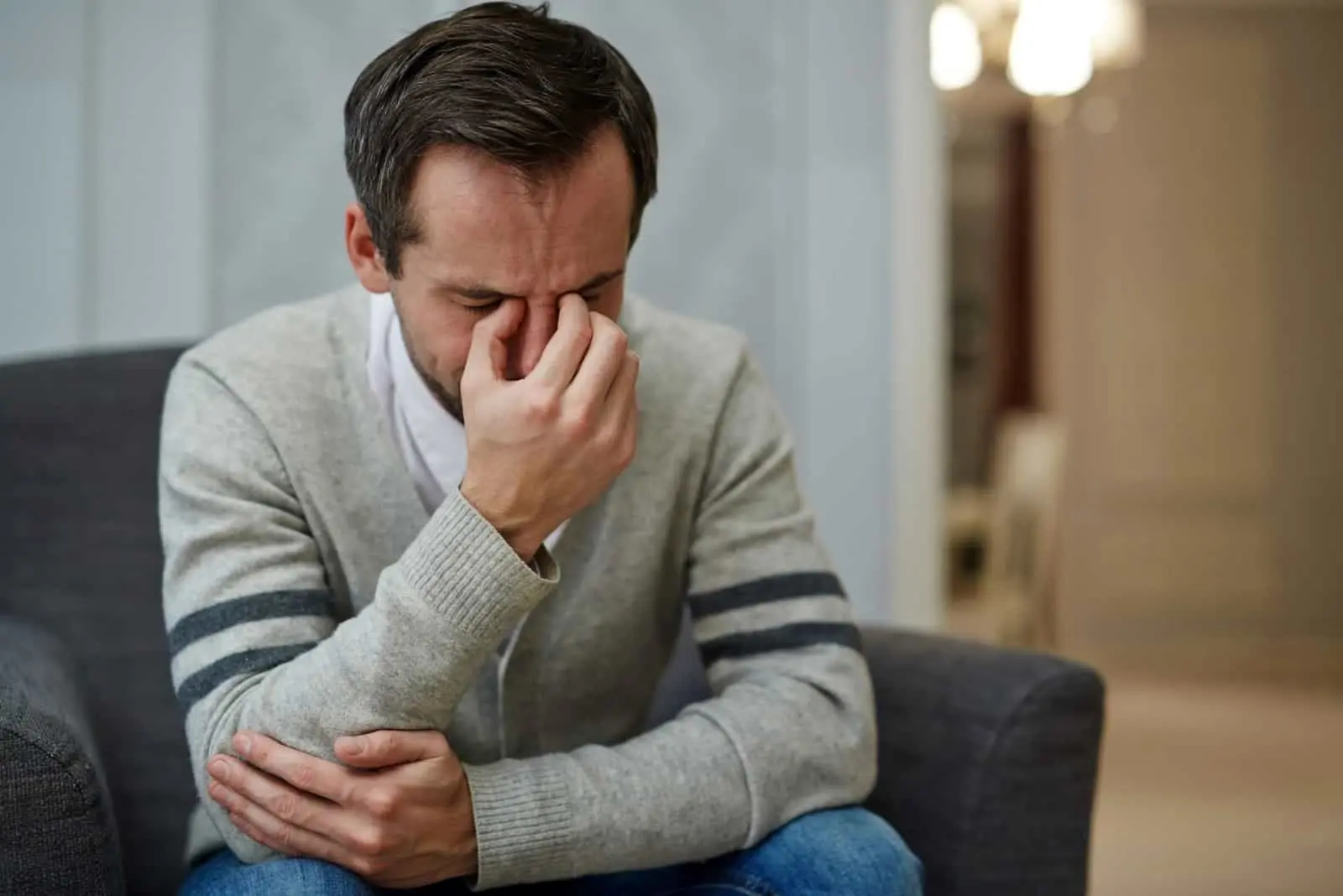 چرا بدون هیچ دلیلی گریه می کنیم؟